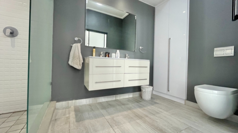 To Let 3 Bedroom Property for Rent in Paardevlei Western Cape